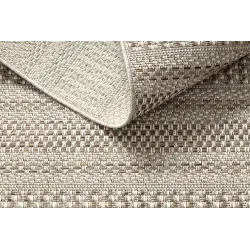 Versatile rug, perfect for garden or patio use