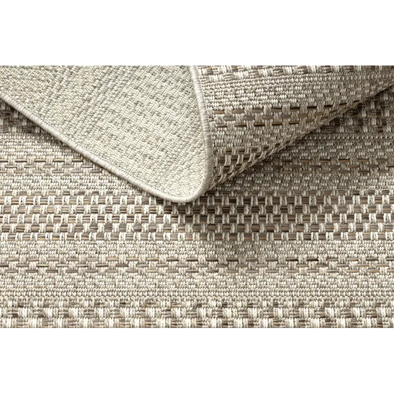 Versatile rug, perfect for garden or patio use