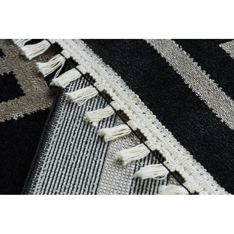 Black rug AMOUR 53078B perfect for a modern garden or terrace