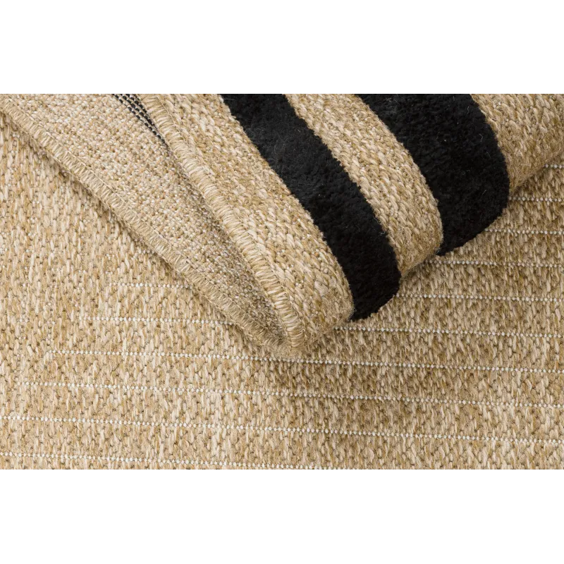 Versatile outdoor rug, weather-resistant for gardens or patios