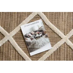 Stylish checkered beige rug, made of sisal
