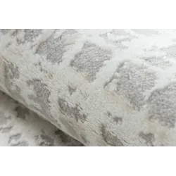 Rug with fringes, perfect for stylish interiors, modern look