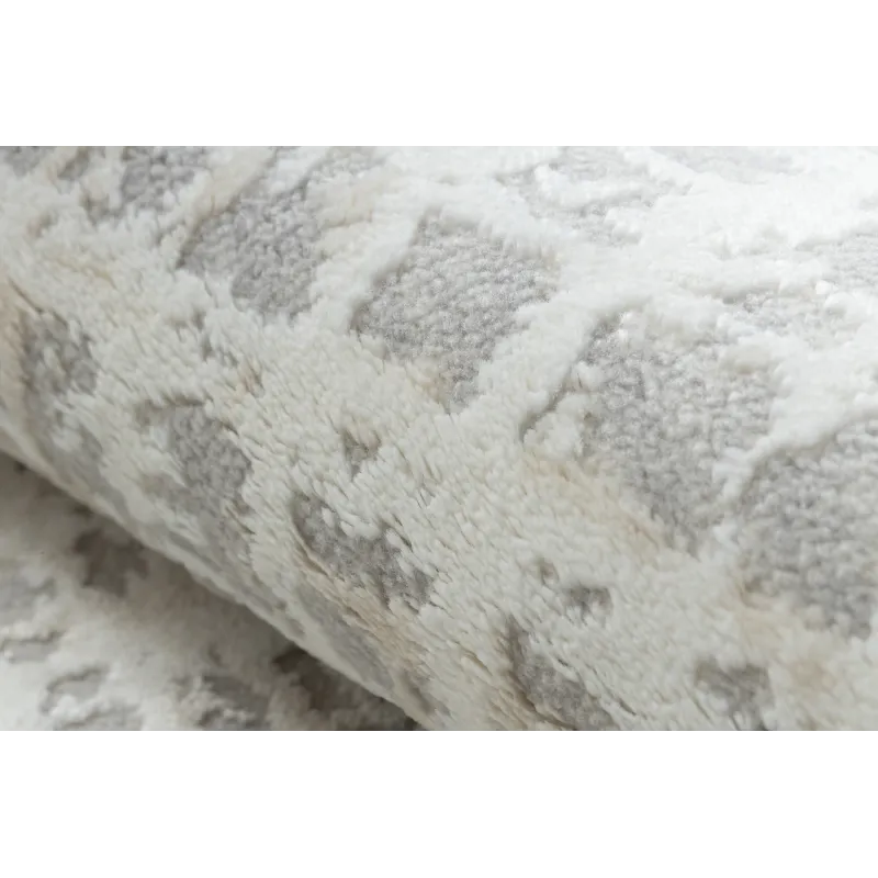 Rug with fringes, perfect for stylish interiors, modern look