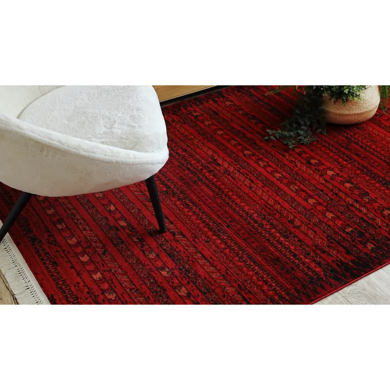 Elegant rug in burgundy with fringes, perfect for home decor