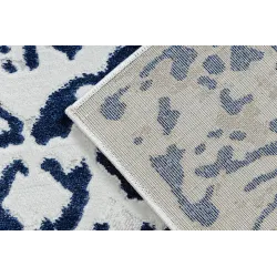 Structured glamour rug, perfect for modern living spaces