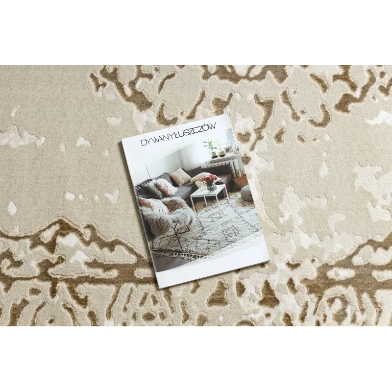 Stylish cream and gold rug, perfect for modern interiors