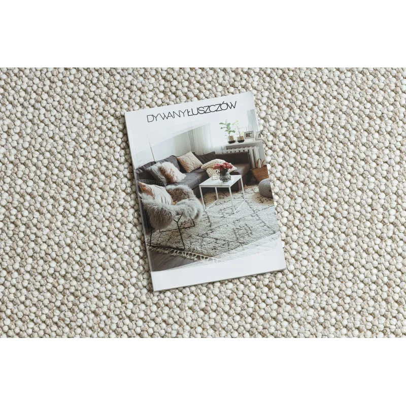 Stylish rug in white and beige shades, perfect for modern interiors