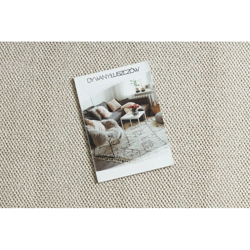 Stylish cream rug, perfect for contemporary home decor