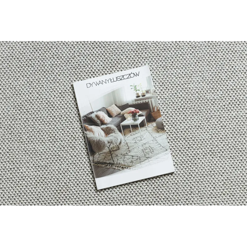 Rectangular polypropylene rug in silver, stylish addition to any room