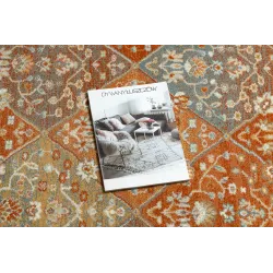 SOHO rug in terracotta and beige, perfect for modern home decor
