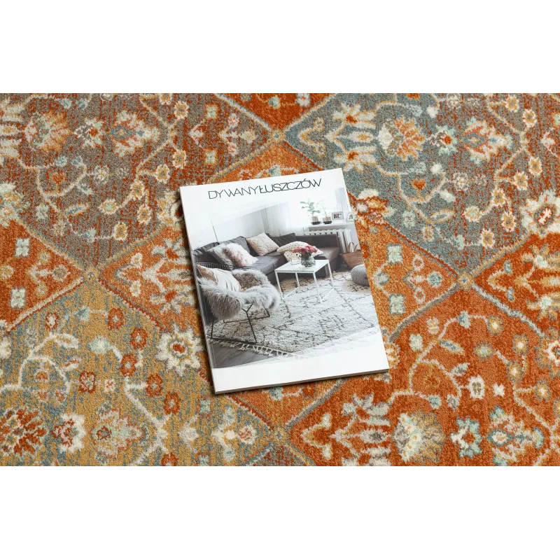 SOHO rug in terracotta and beige, perfect for modern home decor