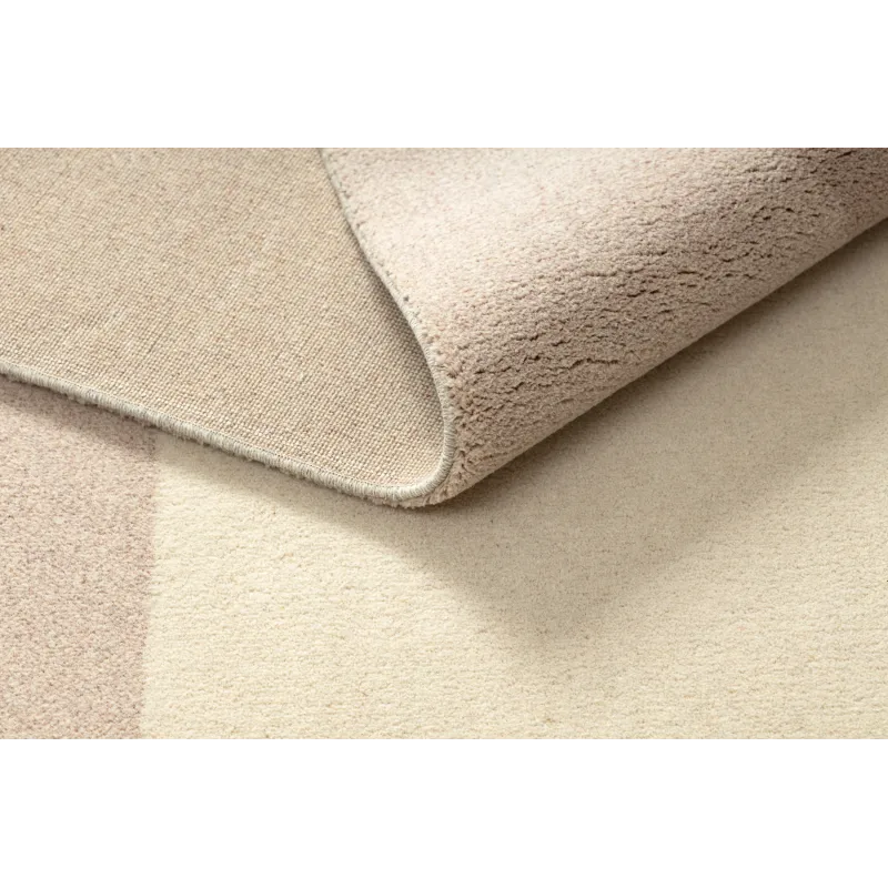 Wool rug suitable for use in living room, bedroom or conservatory
