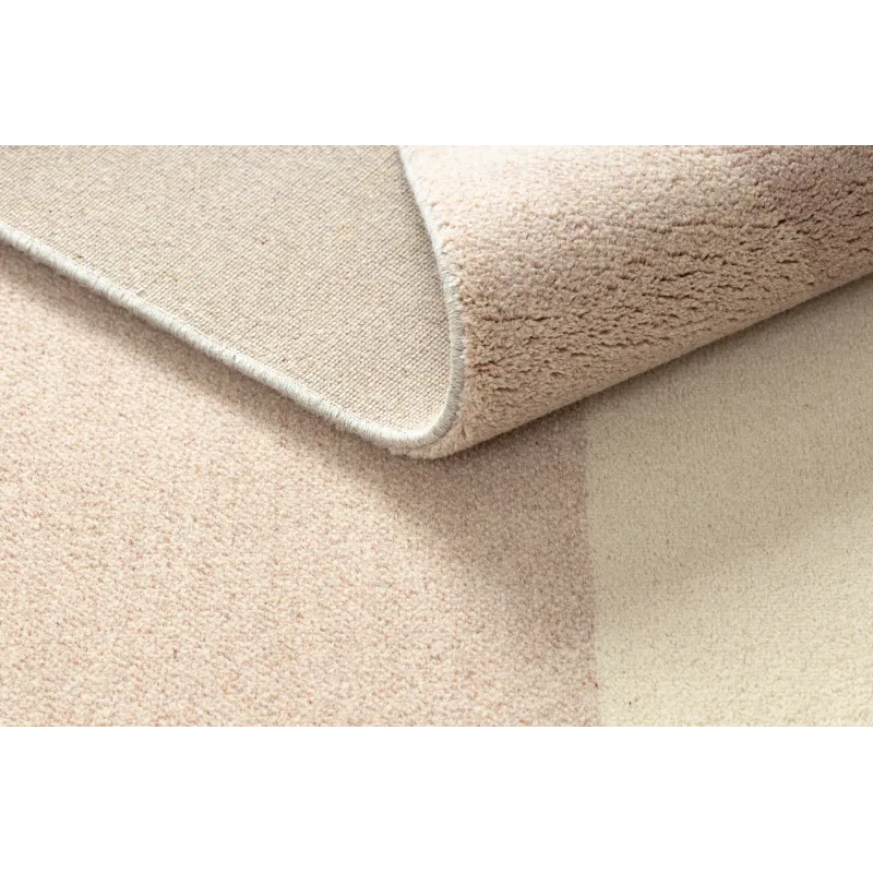 FLUX rug perfect for a living room or bedroom in a loft style