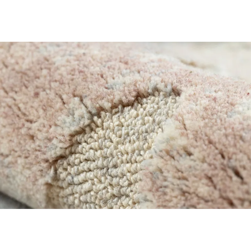 Unique textured rug FLUX 461.60 suitable for contemporary home decor