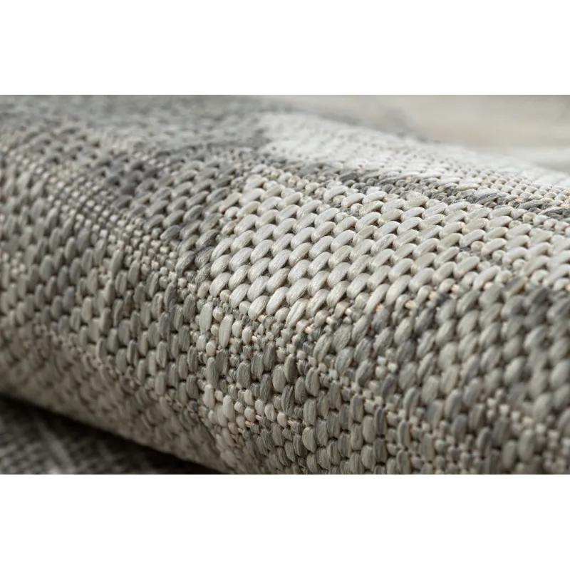 Sisal rug for garden or patio, modern design and natural materials