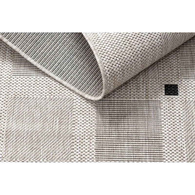 Sisal rug perfect for living room or garden, adds style and elegance